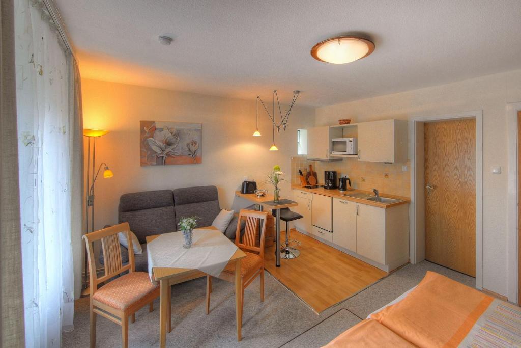 Klara Aparthotel 3*